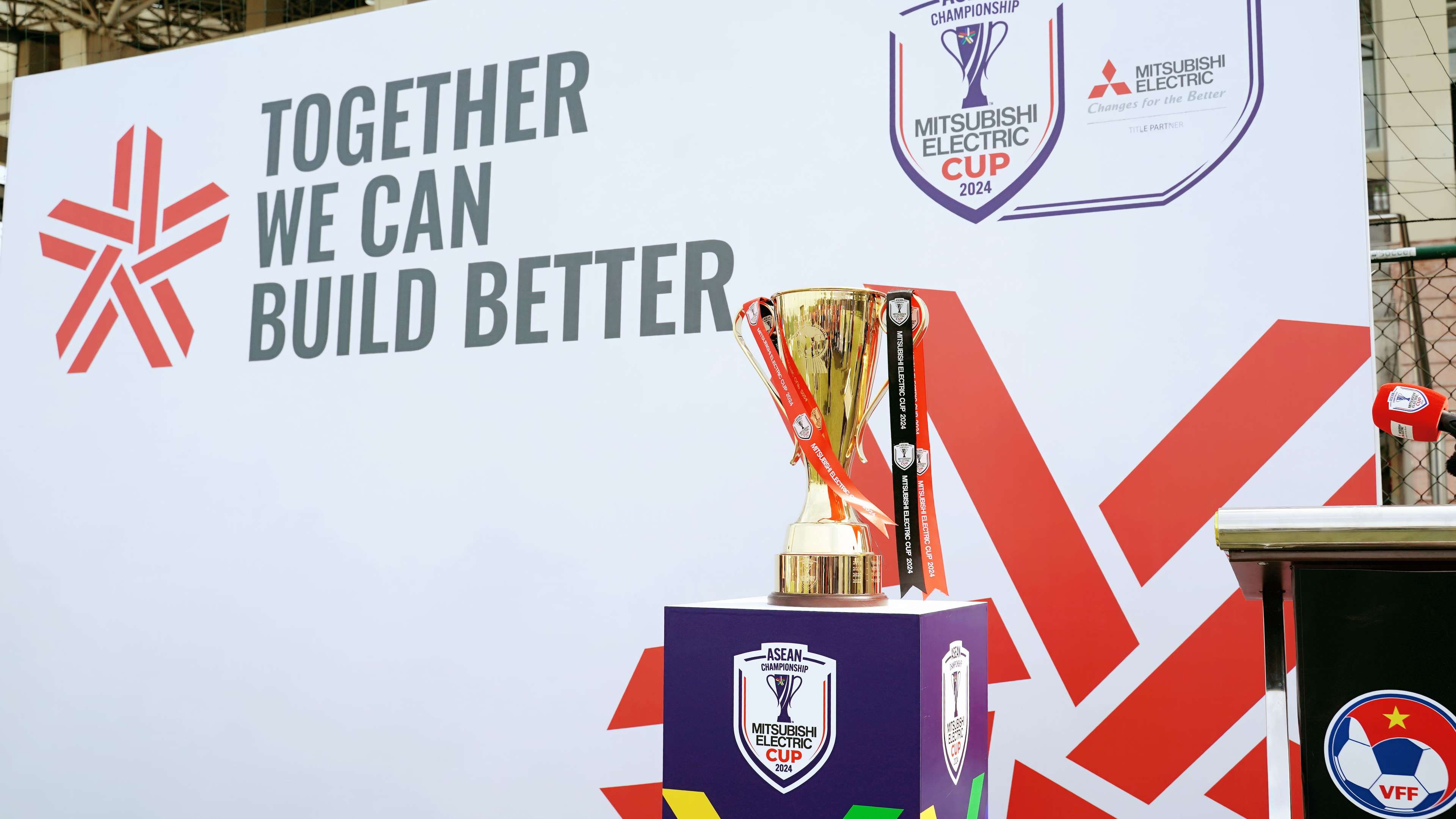 范戴克受伤影响利物浦冬窗转会策略球队需迅速调整应对挑战