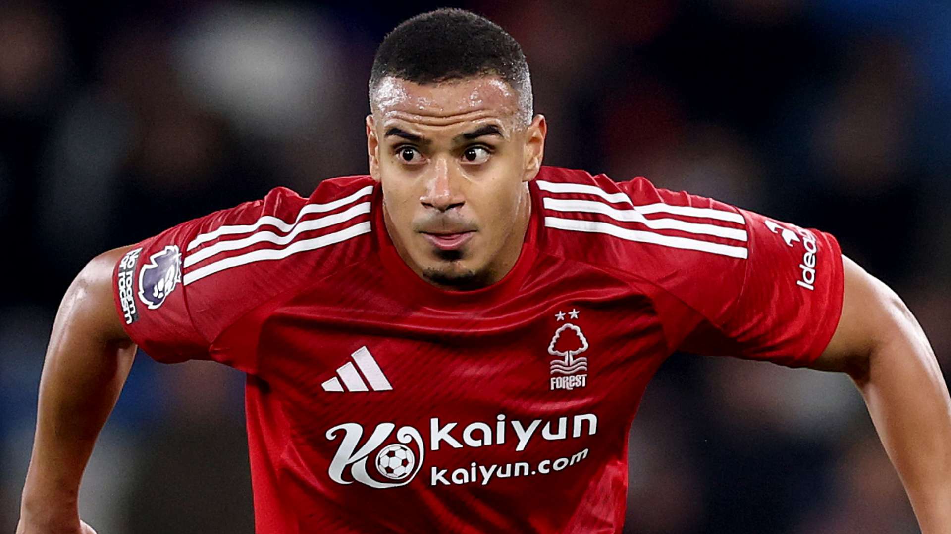 在足球战术中探索8号位的重要性及其对于4号位和6号位的影响分析